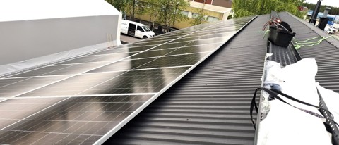 Eluw Electronic satsar på solenergi och batterilagring